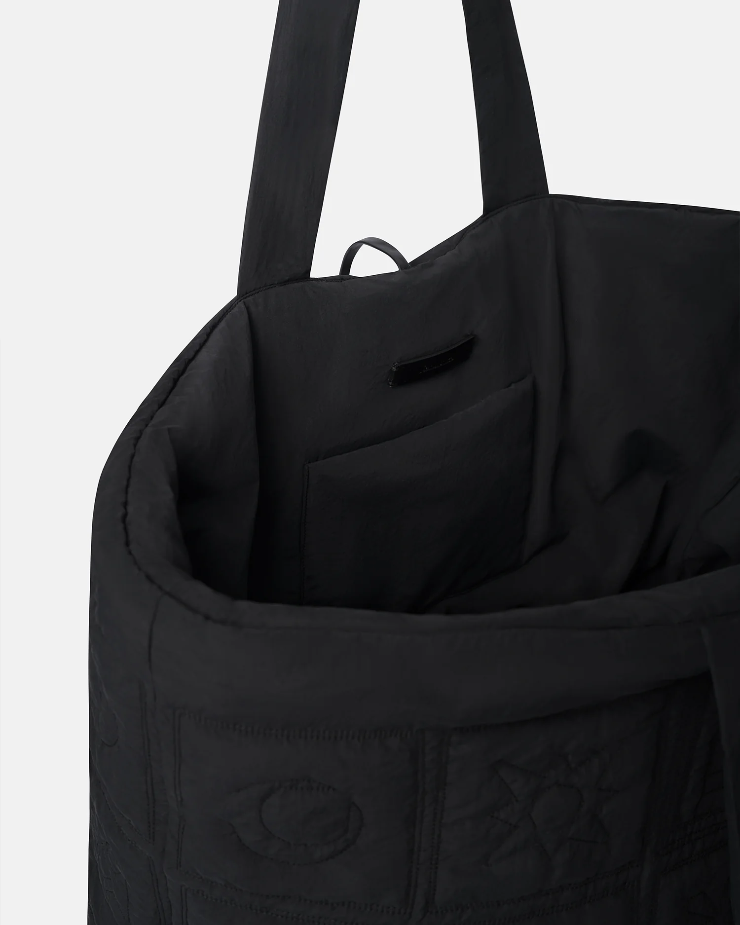 Symbol - Quilted tote bag - Black - Image 4