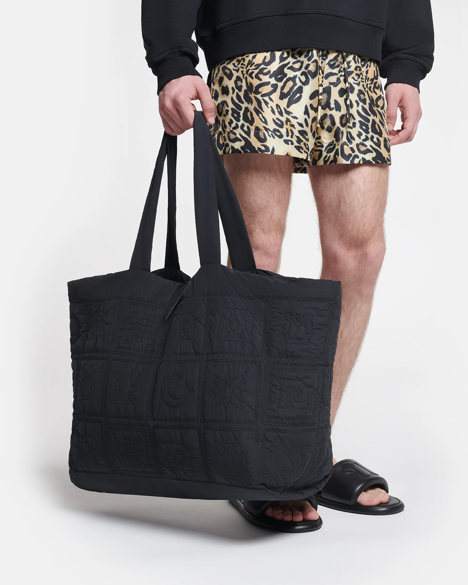Symbol - Quilted tote bag - Black - Image 6
