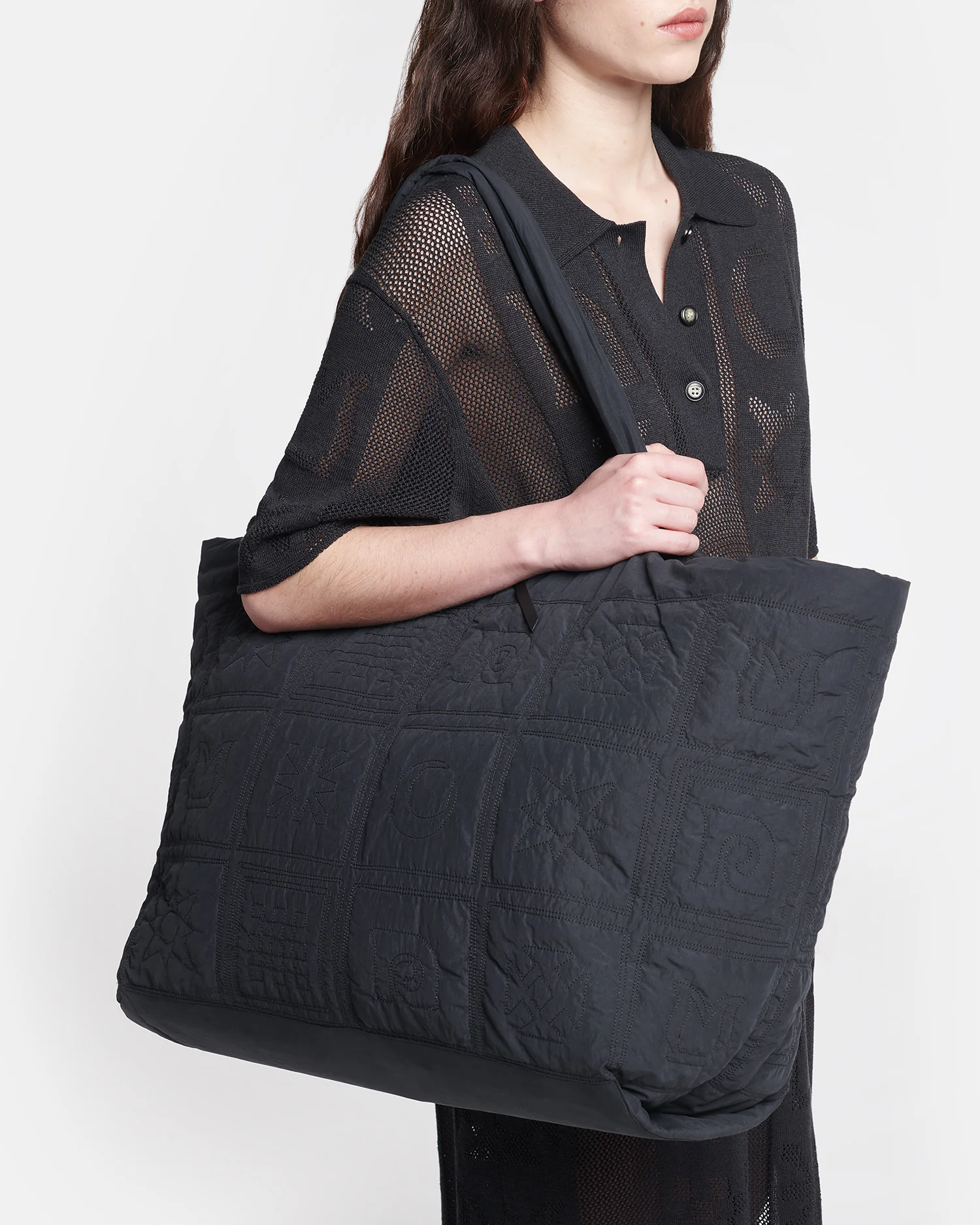 Symbol - Quilted tote bag - Black - Image 7