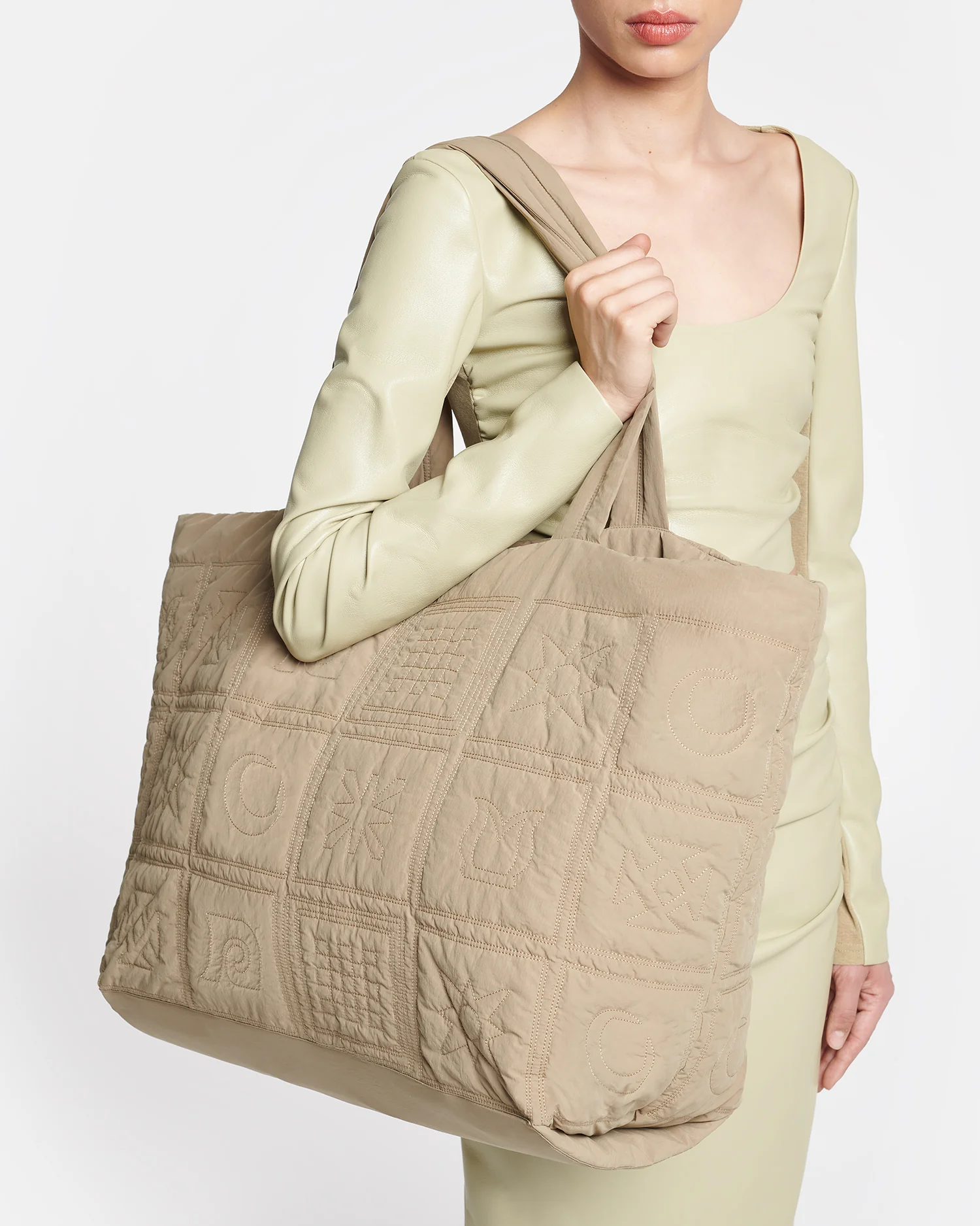 Symbol - Quilted tote bag - Muted Khaki - Image 7