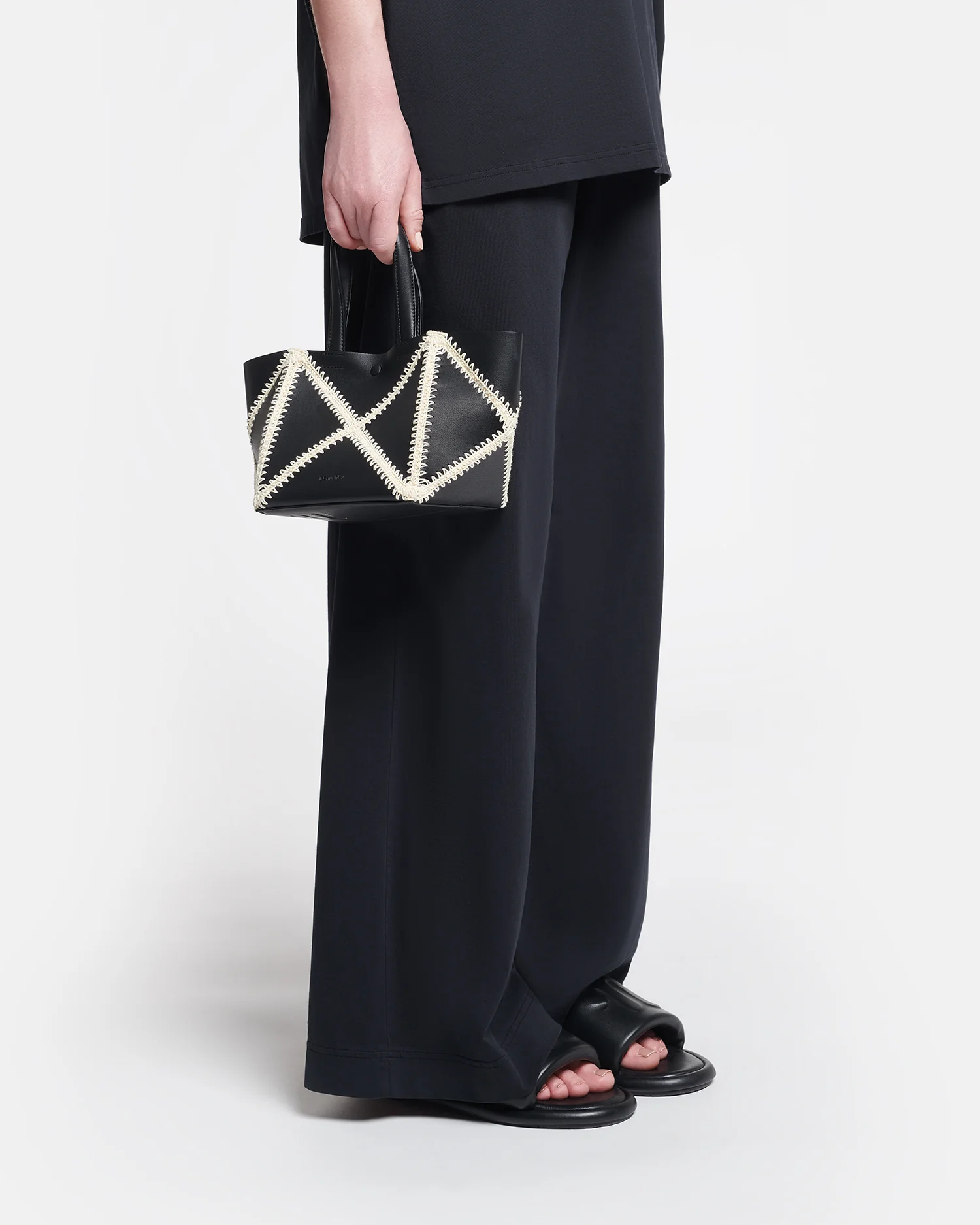 Origami Tote Mini - Alt-Nappa crochet tote - Black/Crème - Image 5