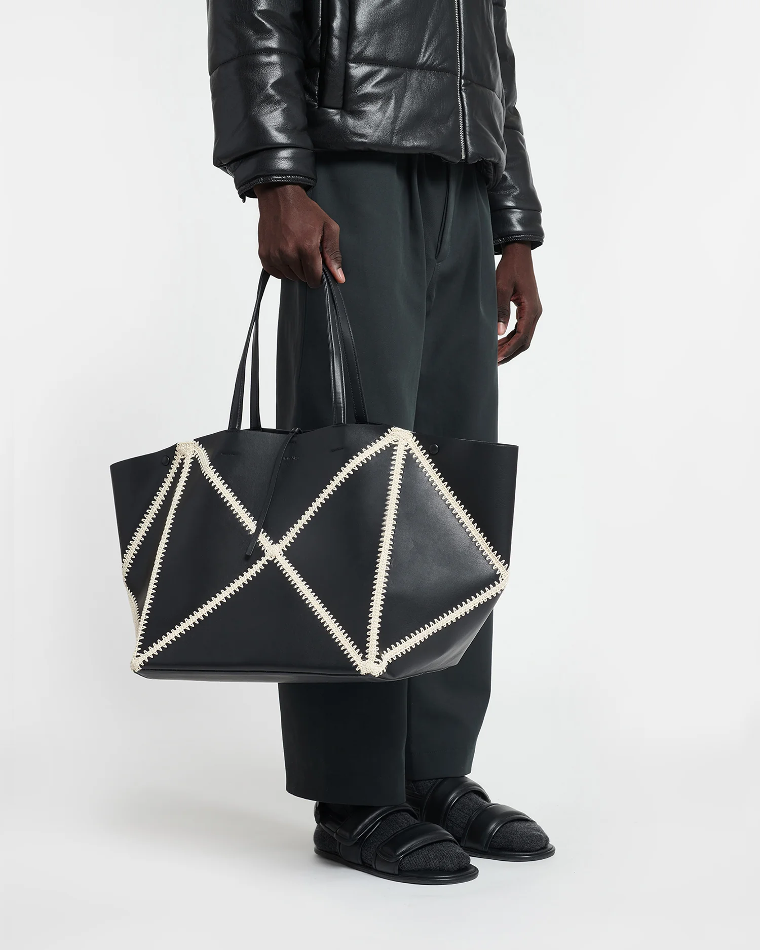 Origami Tote Large - Alt-Nappa crochet tote - Black/Crème - Image 8