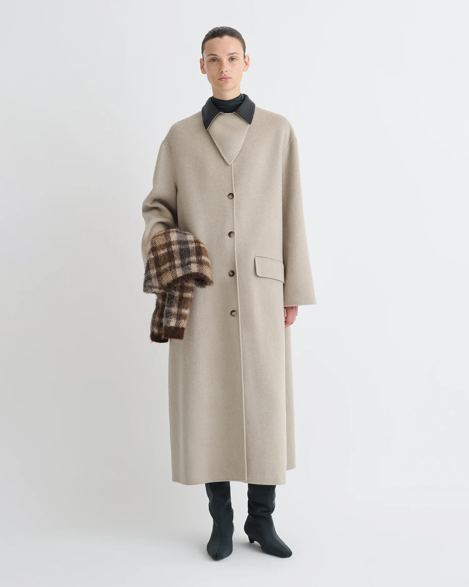 Rowina - Regenerated leather coat - Stone/Black - Image 2