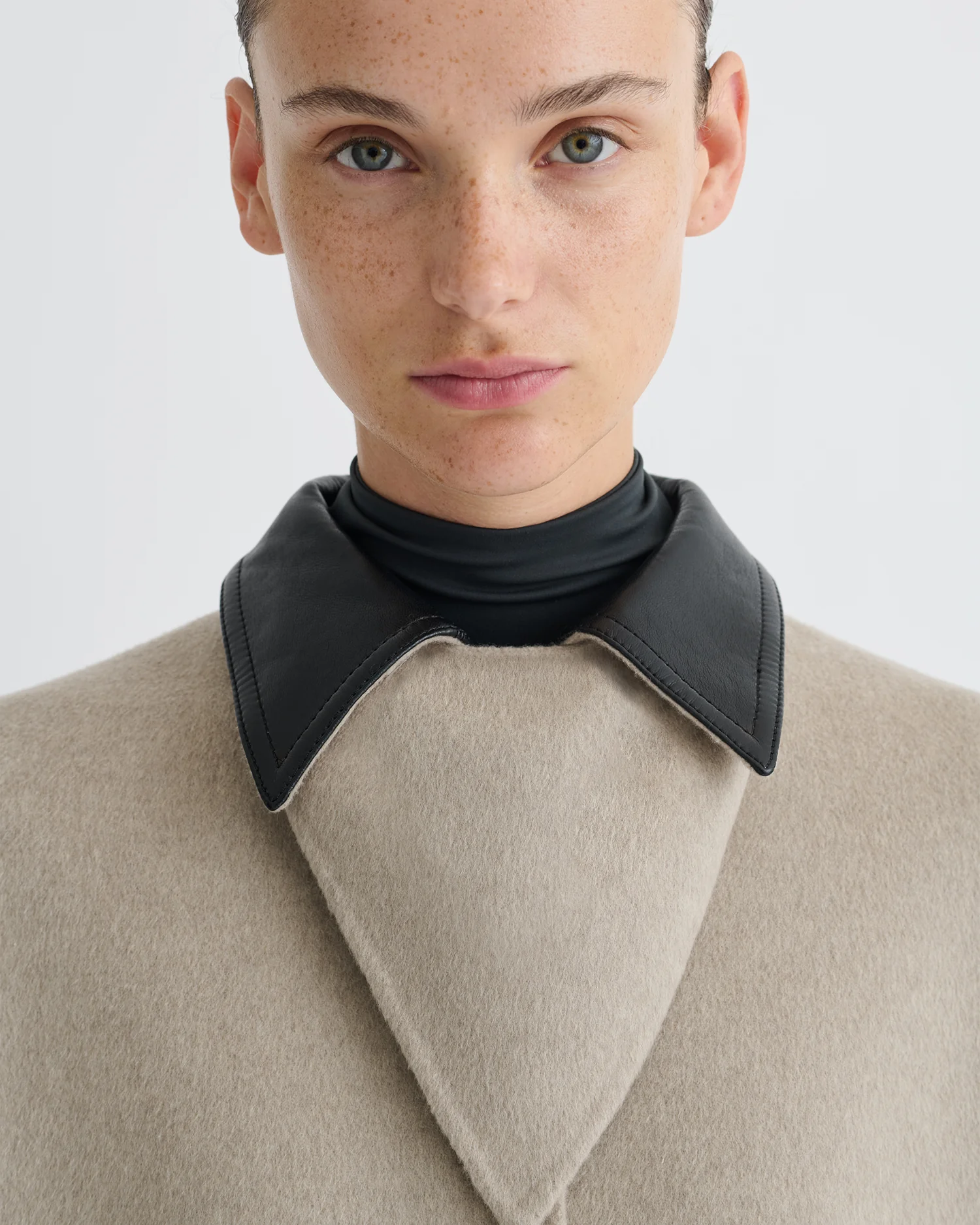 Rowina - Regenerated leather coat - Stone/Black - Image 4
